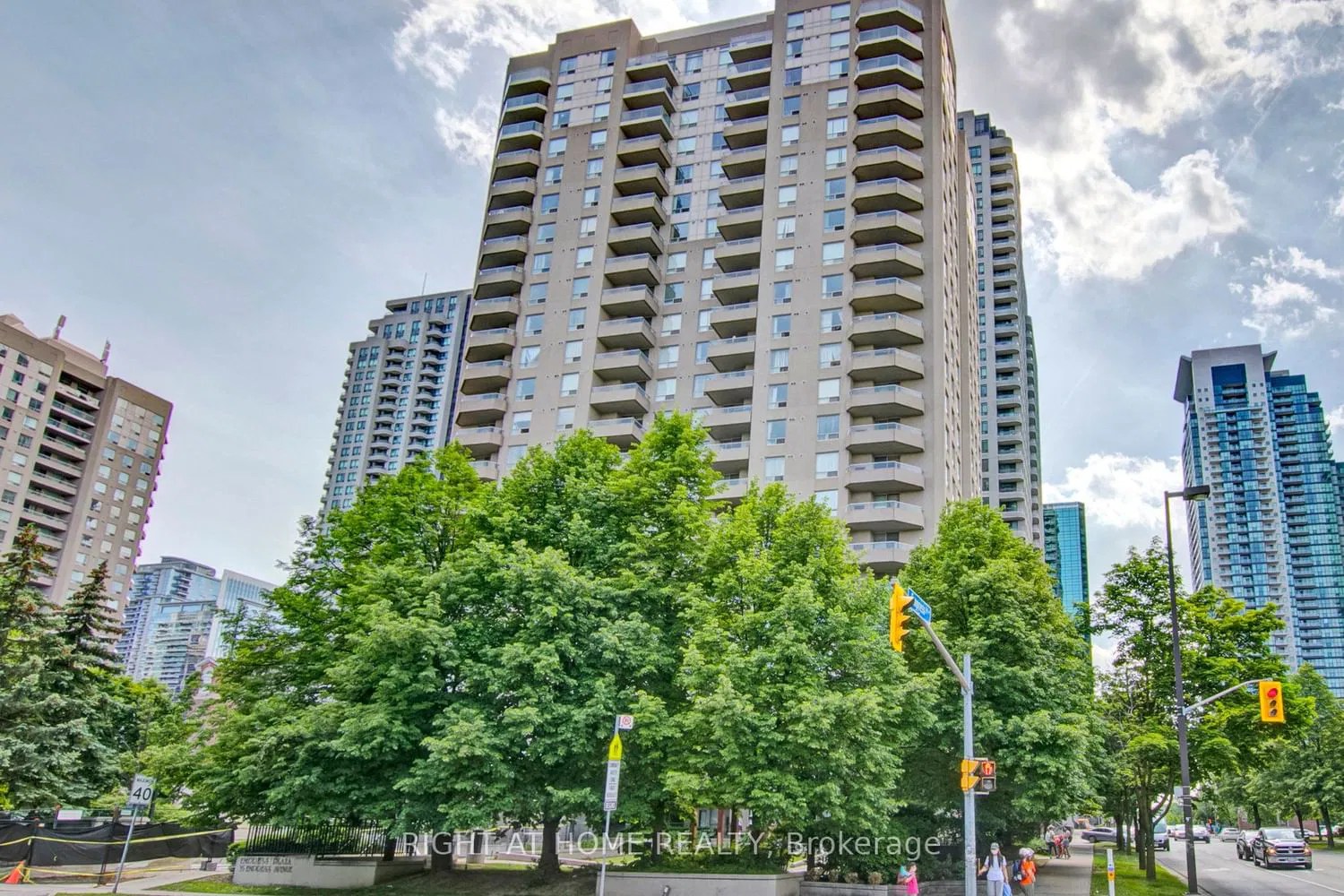35 Empress Ave Empress Plaza Condos 2 Beds 2 Baths Unit 207