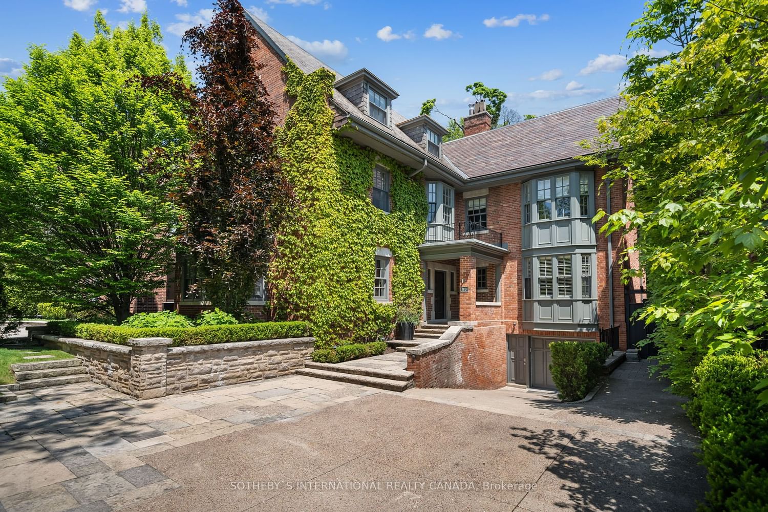 93 Dunvegan Rd 5 Beds + 1 6 Baths