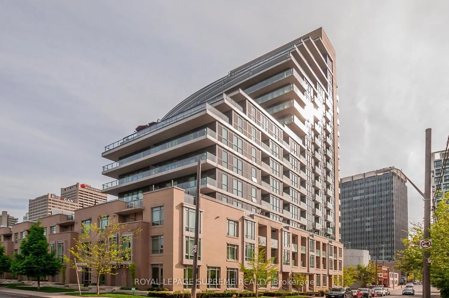 60 Berwick Ave N The Berwick Condos 1 Bed + 1 1 Bath Unit 813