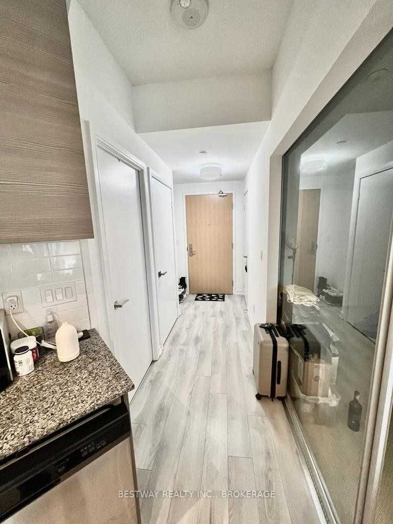 621 Sheppard Ave E Vida Condos at Bayview Village 1 Bed 1 Bath