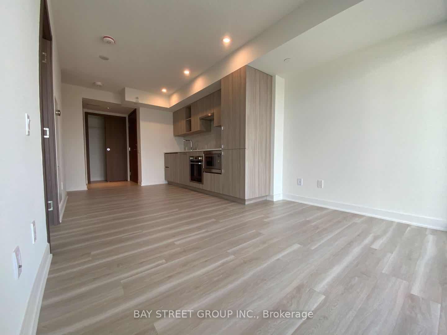 17 Bathurst St The LakeShore Condos 1 Bed + 1 1 Bath Unit 1616