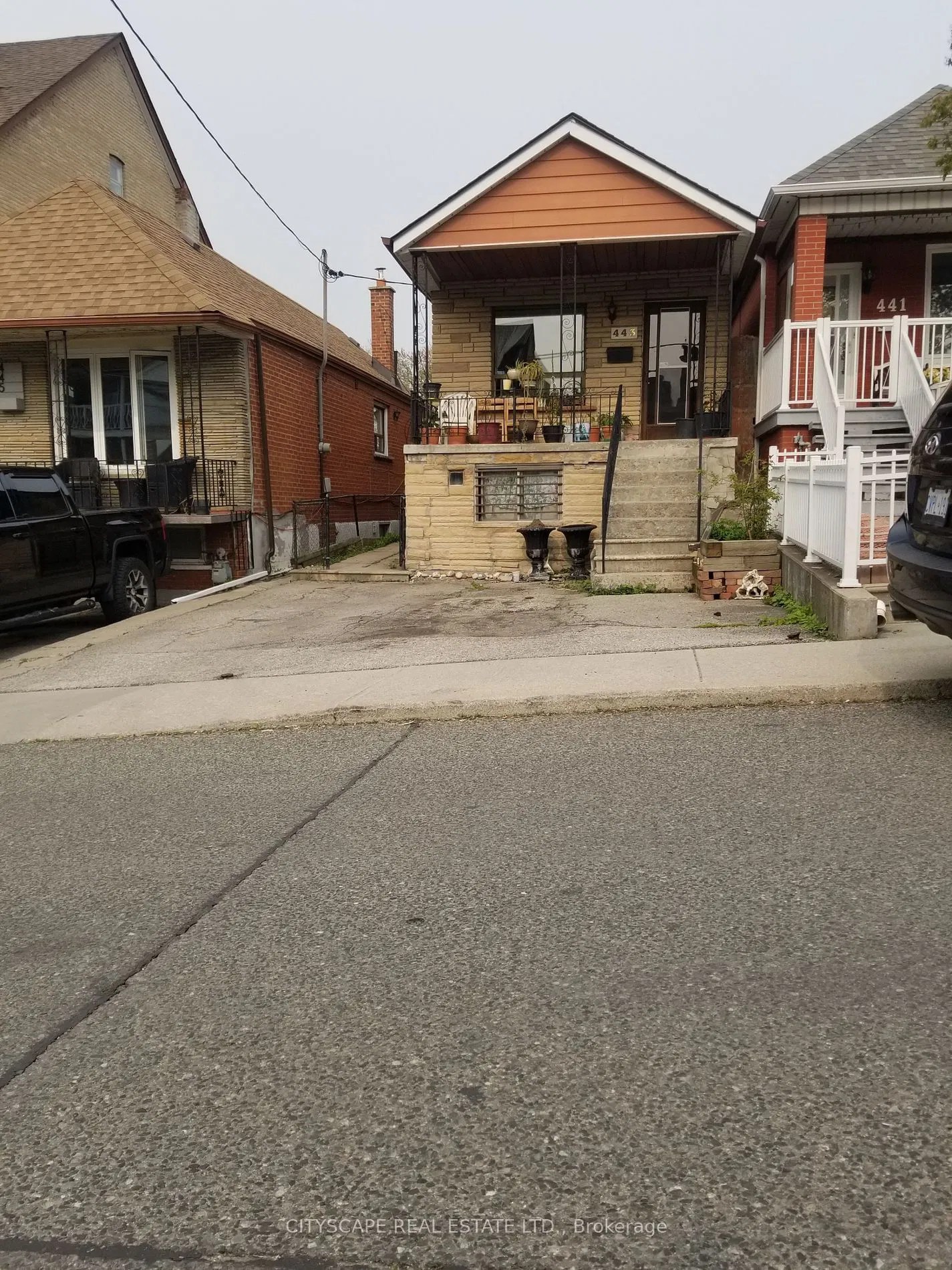 443 Westmount Ave 2 Beds 2 Baths