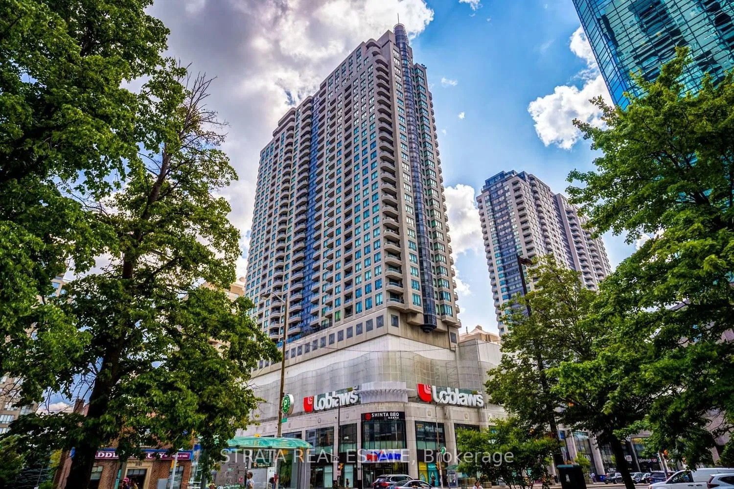 33 Empress Ave S Royal Pinnacle Condos 2 Beds 2 Baths Unit 1610