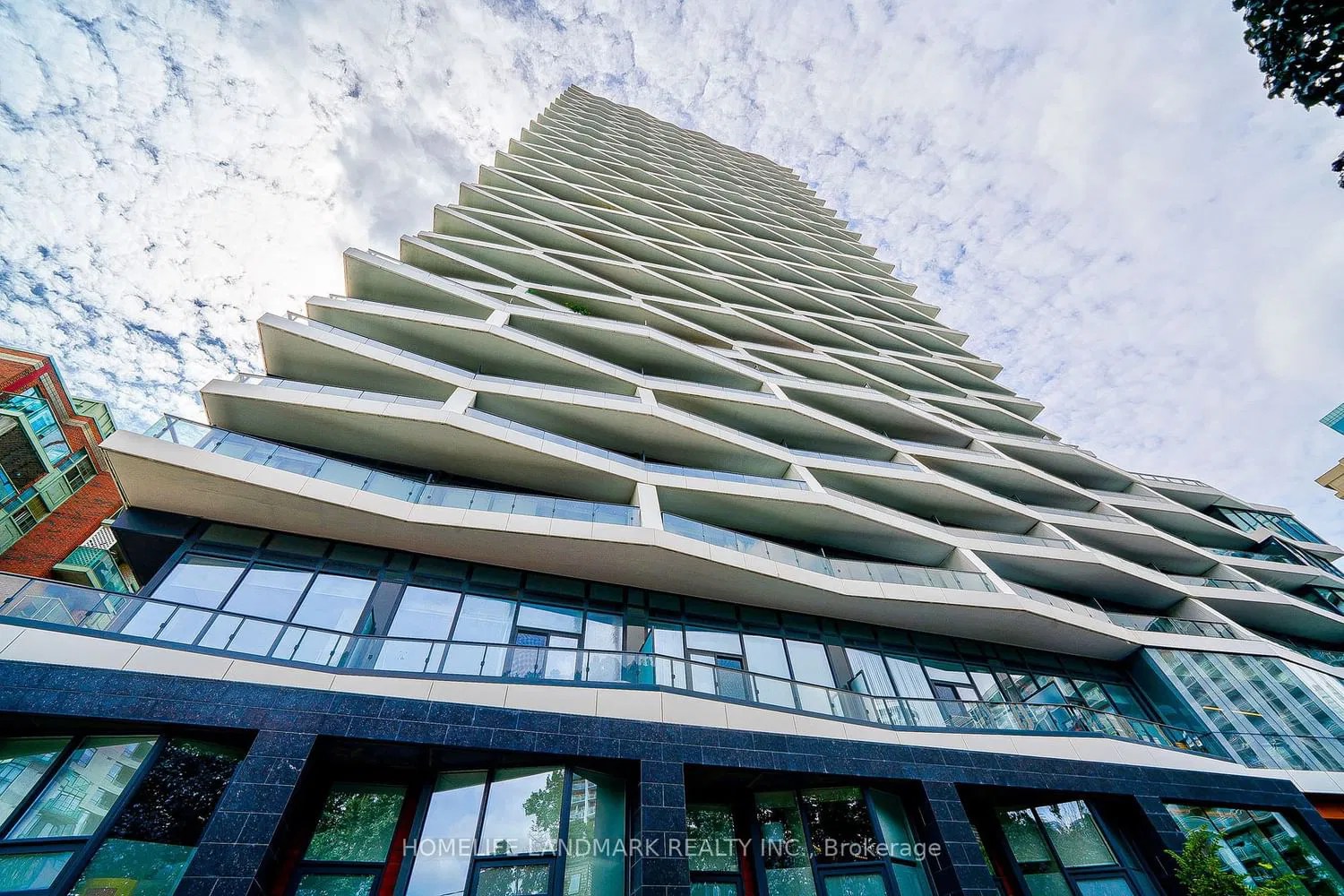 85 Wood St Axis Condos 1 Bed + 1 1 Bath Unit 3301 Listed For