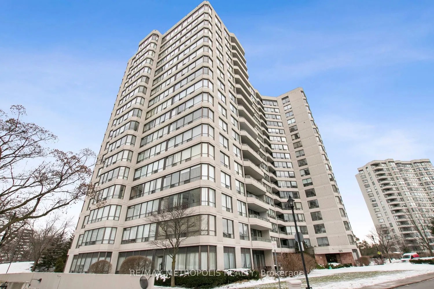 1101 Steeles Ave W Primrose Towers I Condos 2 Beds + 1 2 Baths