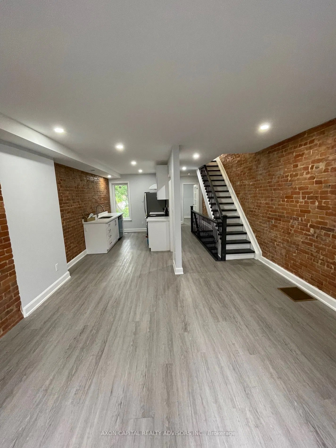 490 Gladstone Ave 3 Beds 2 Baths Unit upper