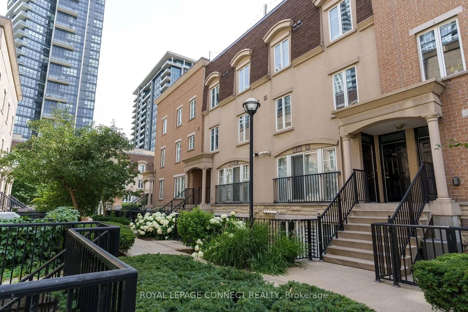 34 Western Battery Rd Liberty Village Townhomes 2 Beds 2 Baths