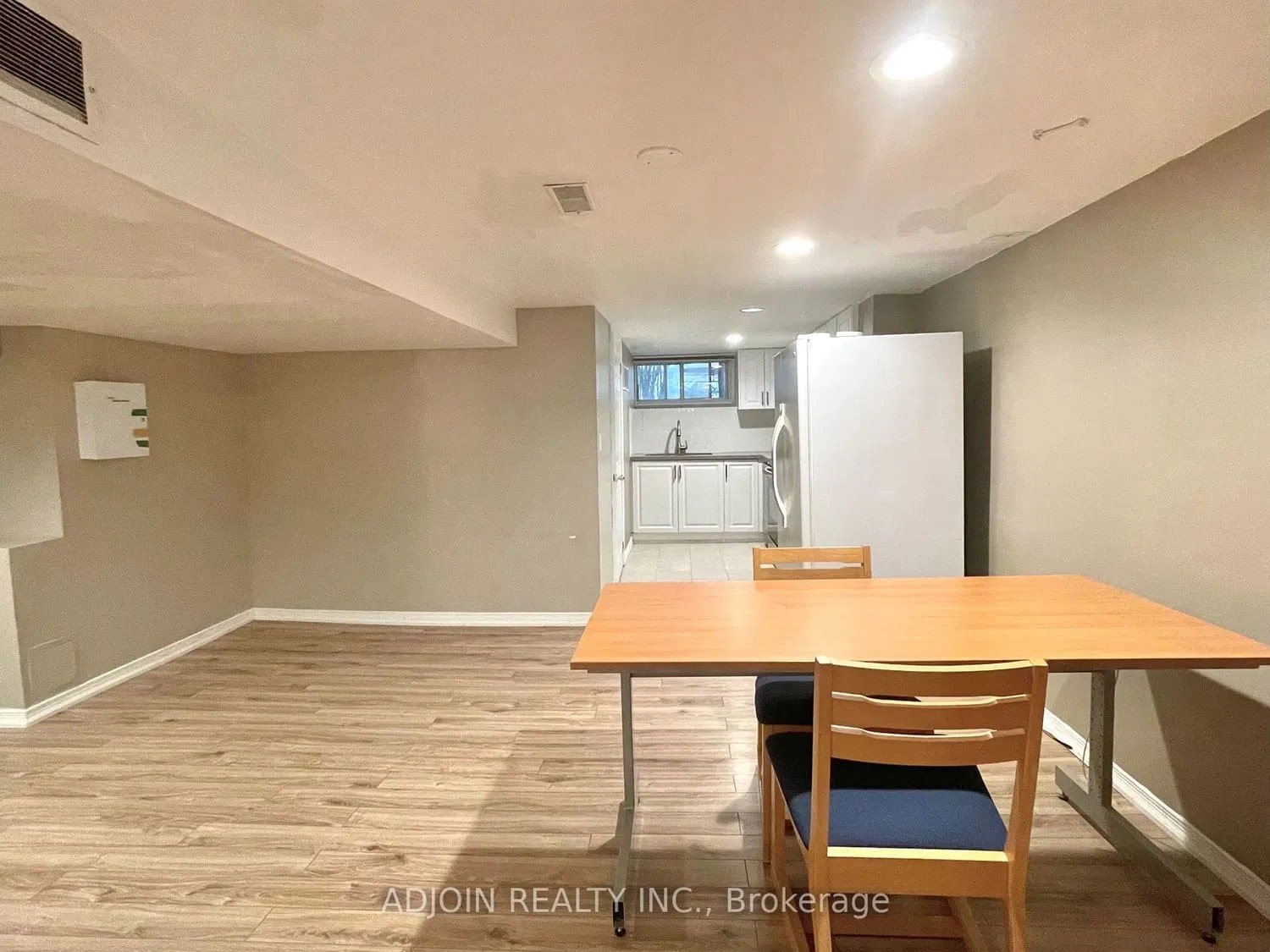 62 Geraldton Cres 3 Beds 2 Baths Unit lower Listed For Rent