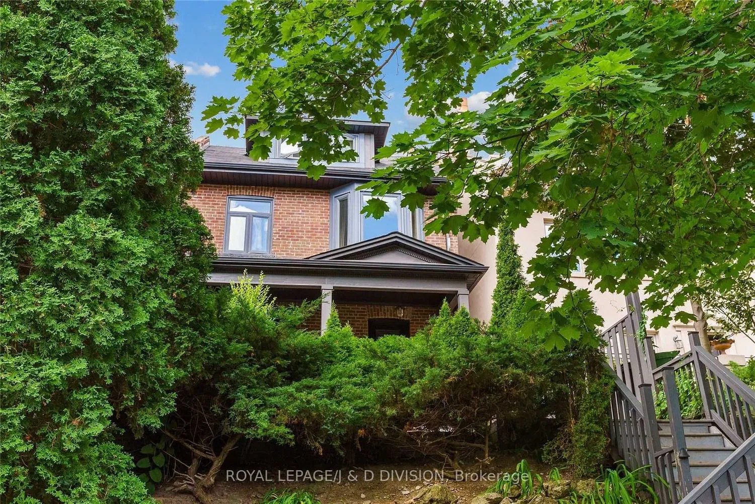 18 Woodlawn Ave W 4 Beds 3 Baths