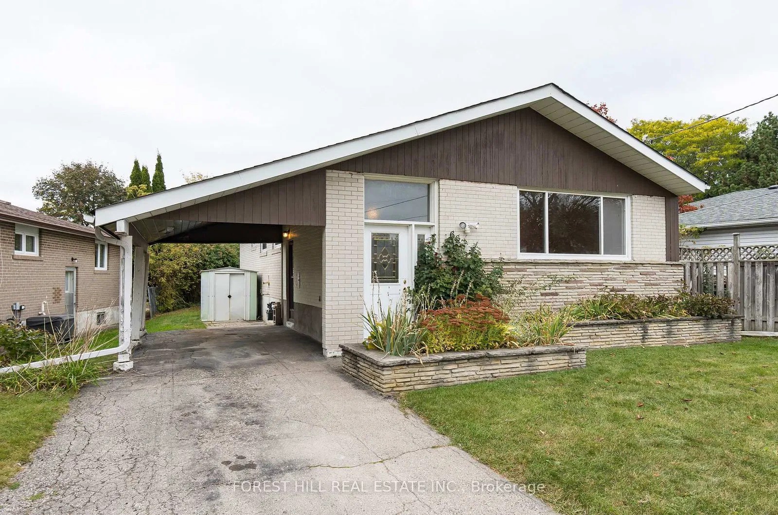 66 Grove Park Cres 3 Beds + 2 2 Baths