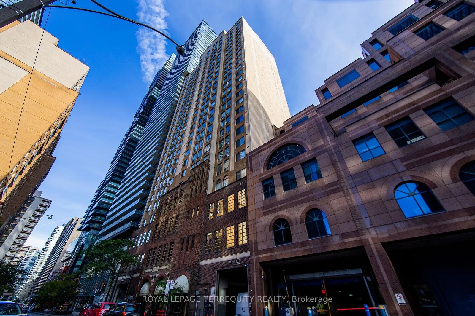 25 Grenville St The Gallery 1 Bed + 1 1 Bath Unit 2101 Listed