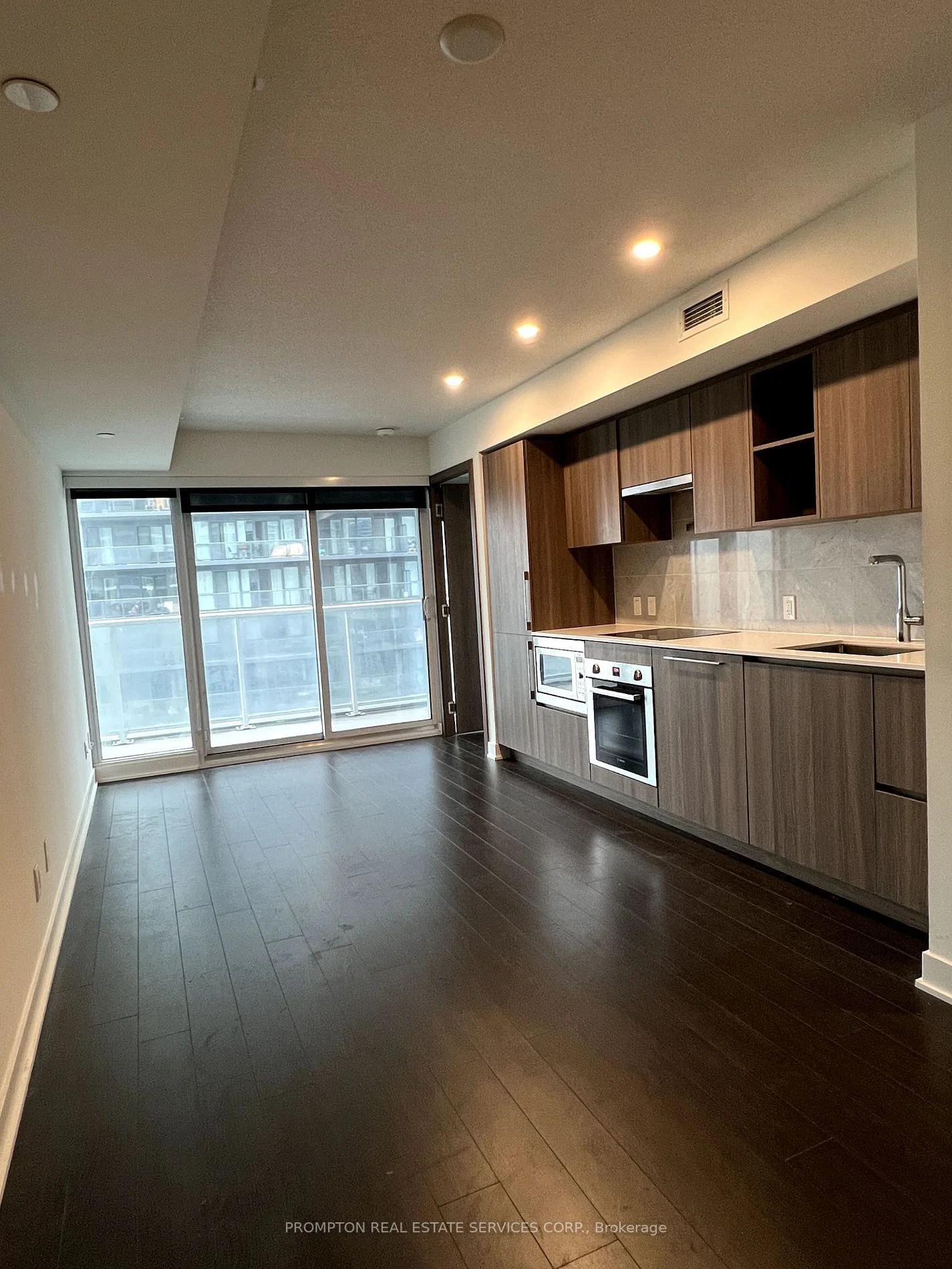 19 Bathurst St The LakeShore Condos 1 Bed 1 Bath Unit 2202