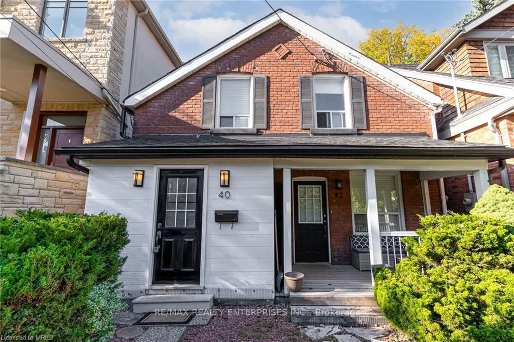 40 Roslin Ave 2 Beds 2 Baths