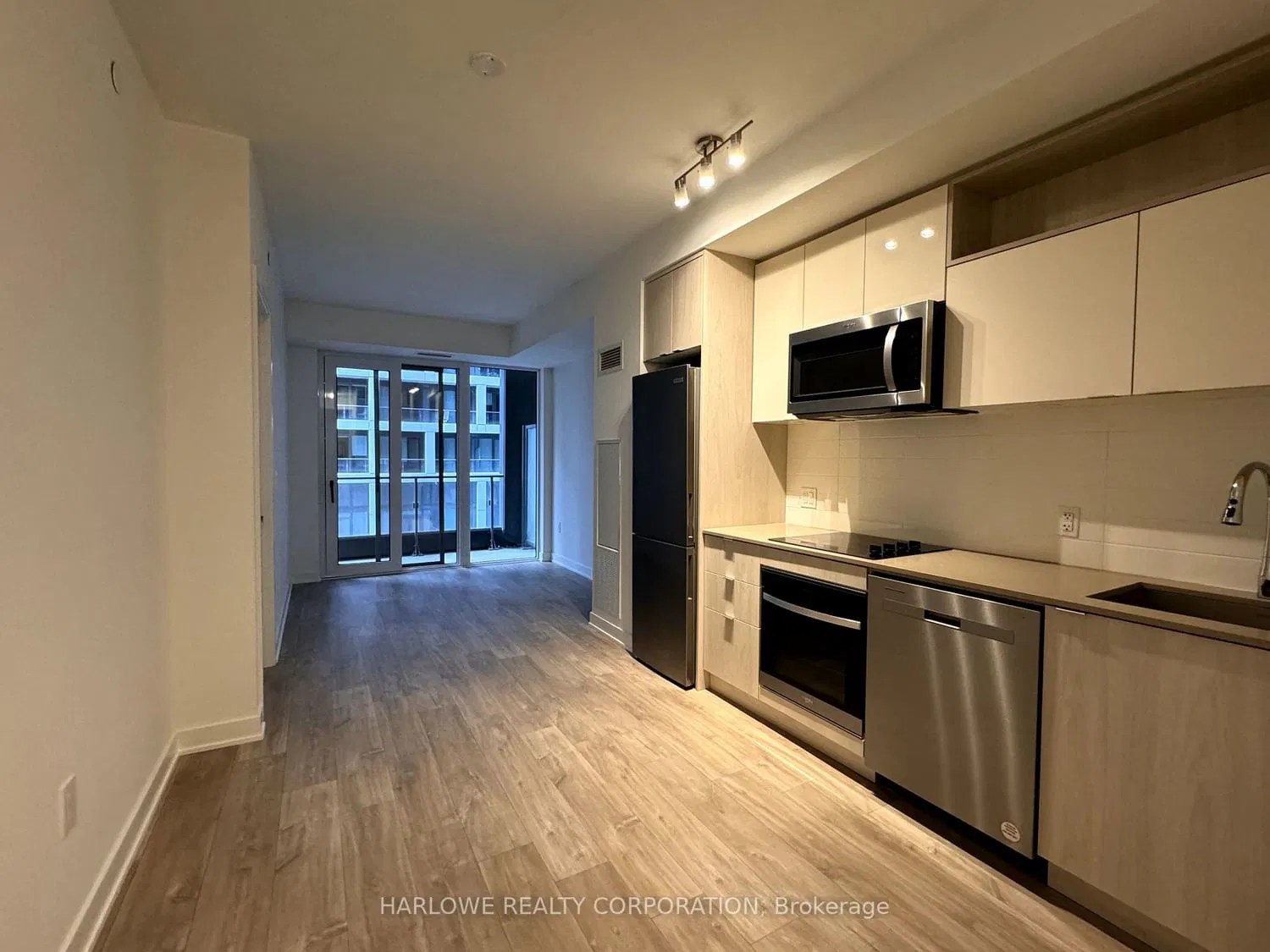 60 Princess St Time and Space Condos 1 Bed + 1 2 Baths Unit