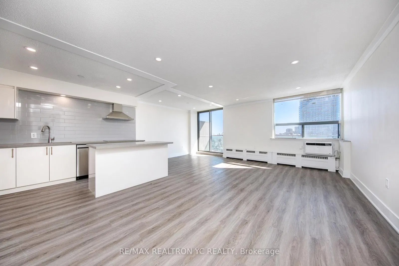 5949 Yonge St 1 Bed 1 Bath Unit 1603 strata.ca