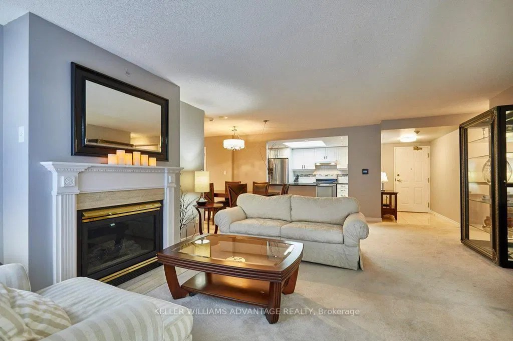 18 Concorde Pl Courtyards of Concorde Condos 2 Beds + 1 2 Baths