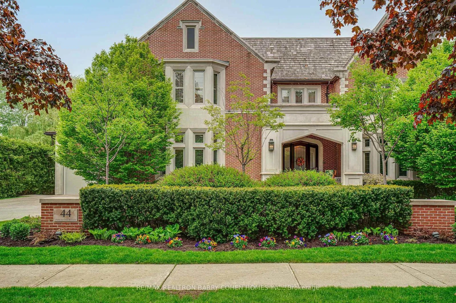 44 Fifeshire Rd 4 Beds + 1 9 Baths Listed for Sale