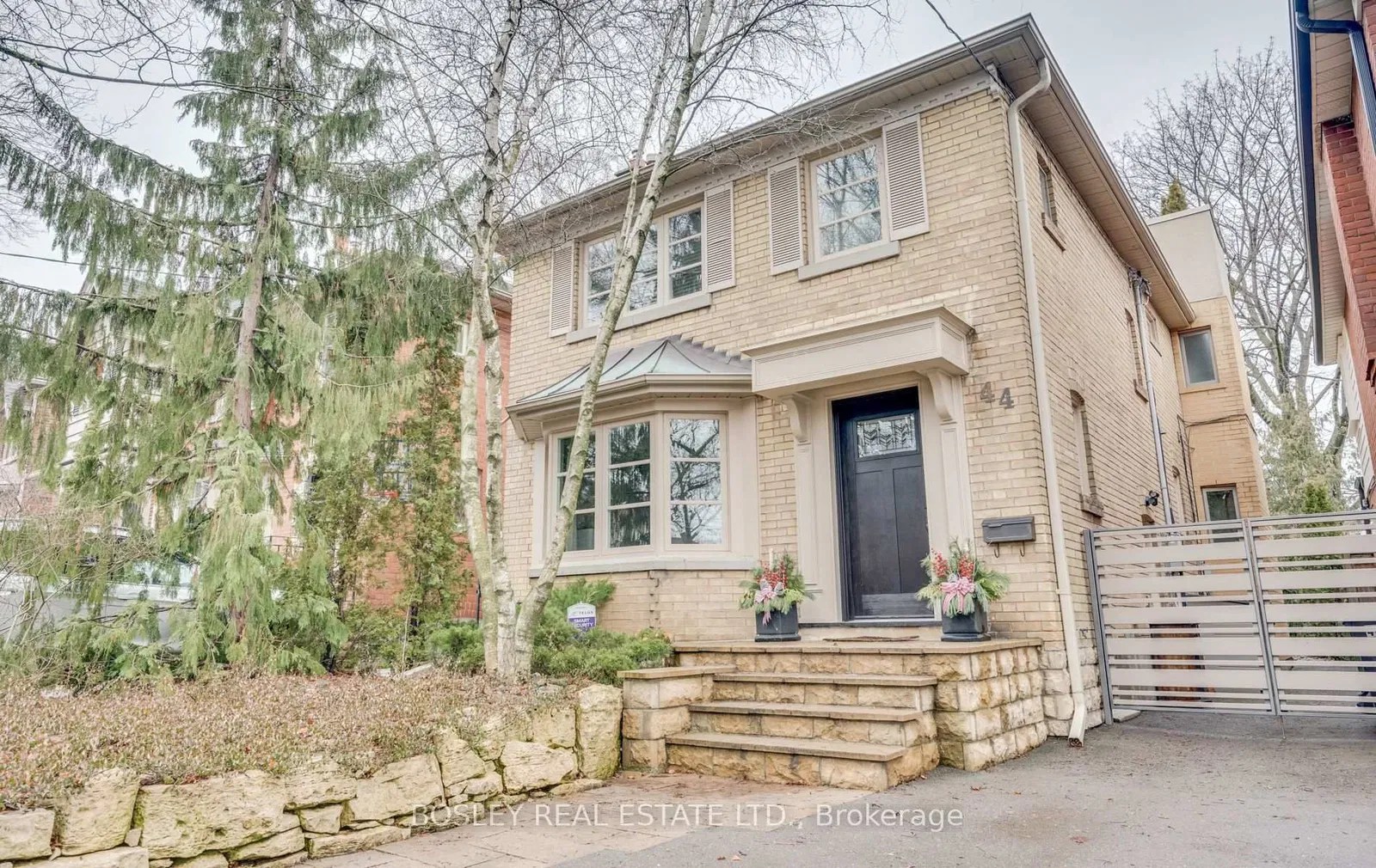 44 Rumsey Rd 3 Beds + 1 5 Baths Listed for Sale strata.ca