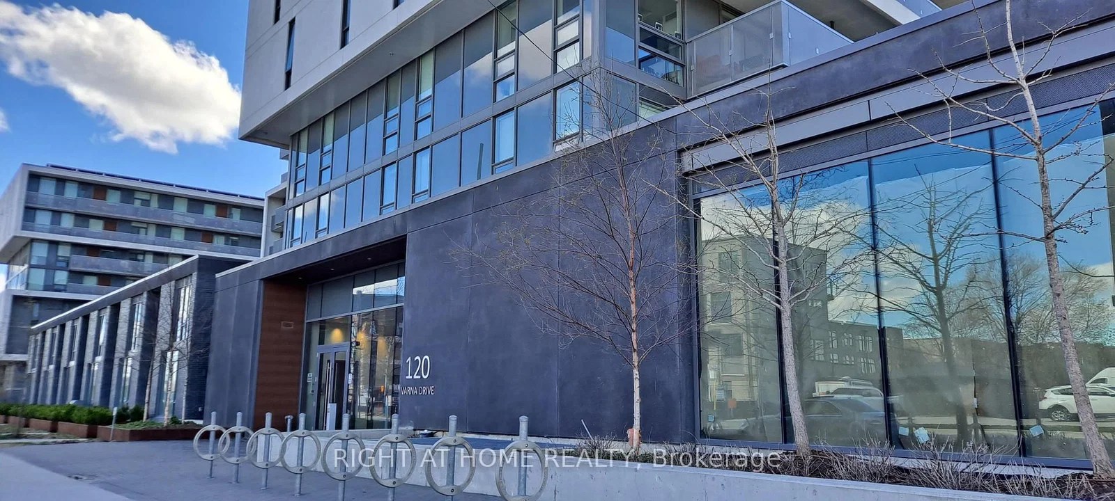 120 Varna Dr The Yorkdale Condos 2 Beds 1 Bath Unit 901 Listed