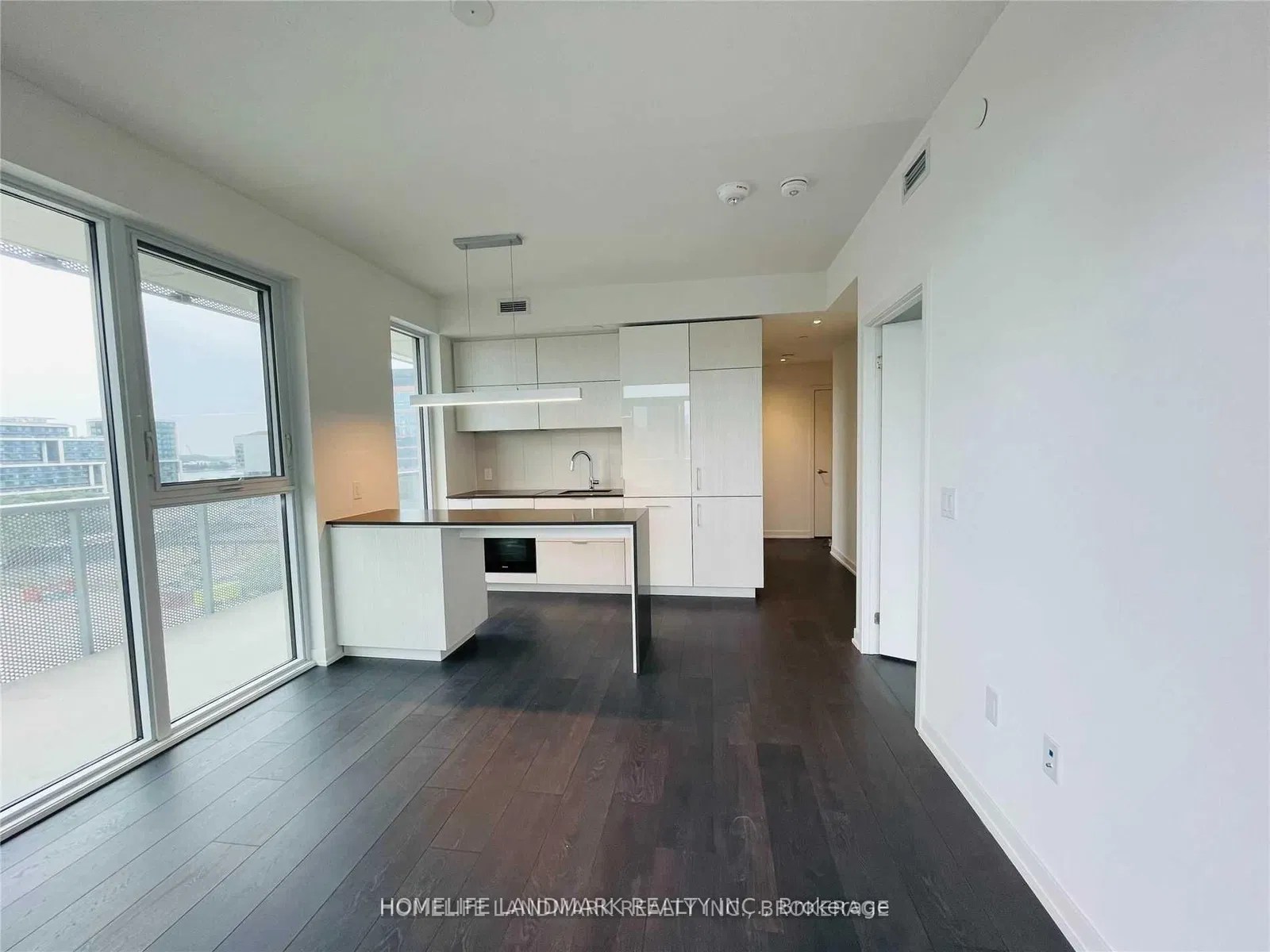 20 Richardson St Lighthouse East Tower Condos 2 Beds 1 Bath