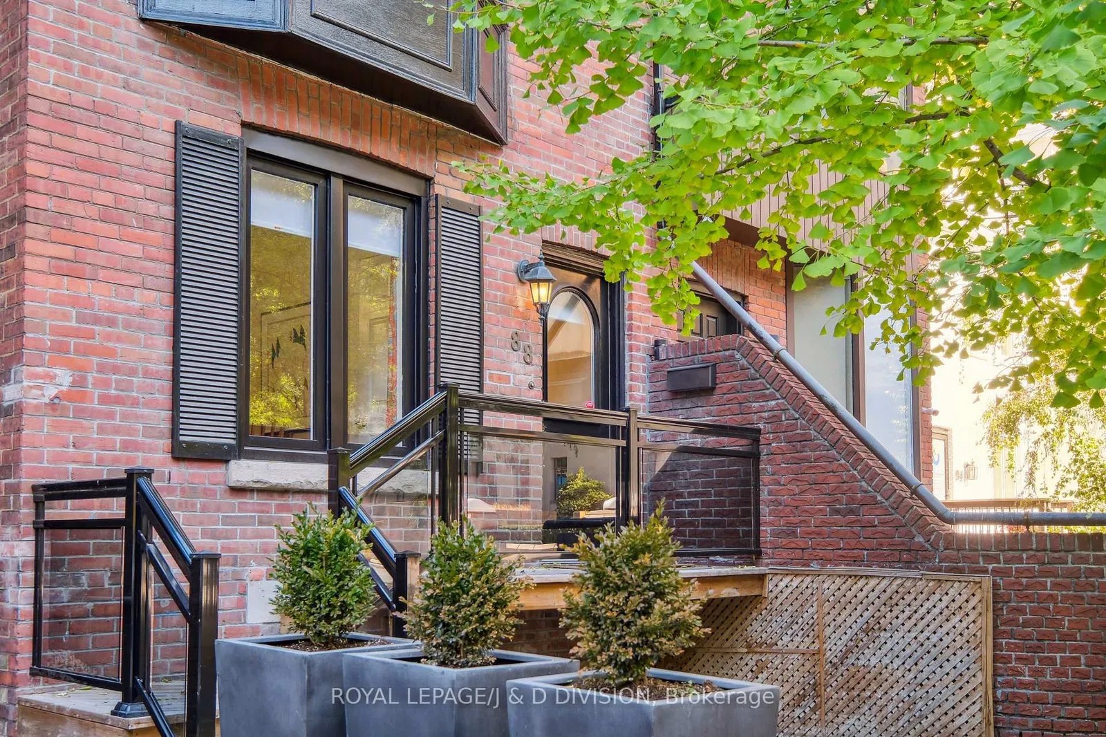 88 Asquith Ave 4 Beds + 1 4 Baths