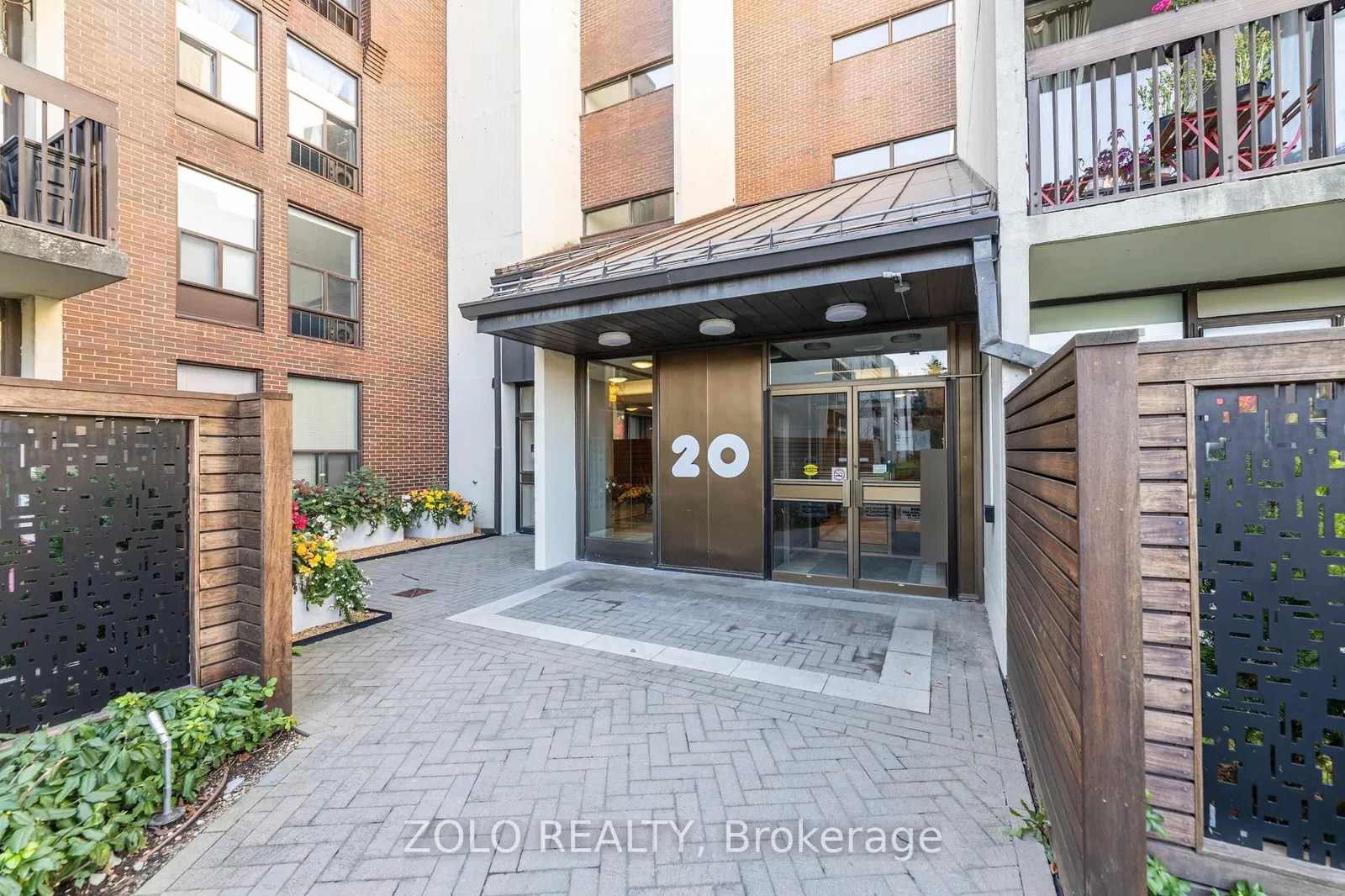 20 Fashion Roseway Bayview Place Condos 2 Beds 1 Bath Unit 516