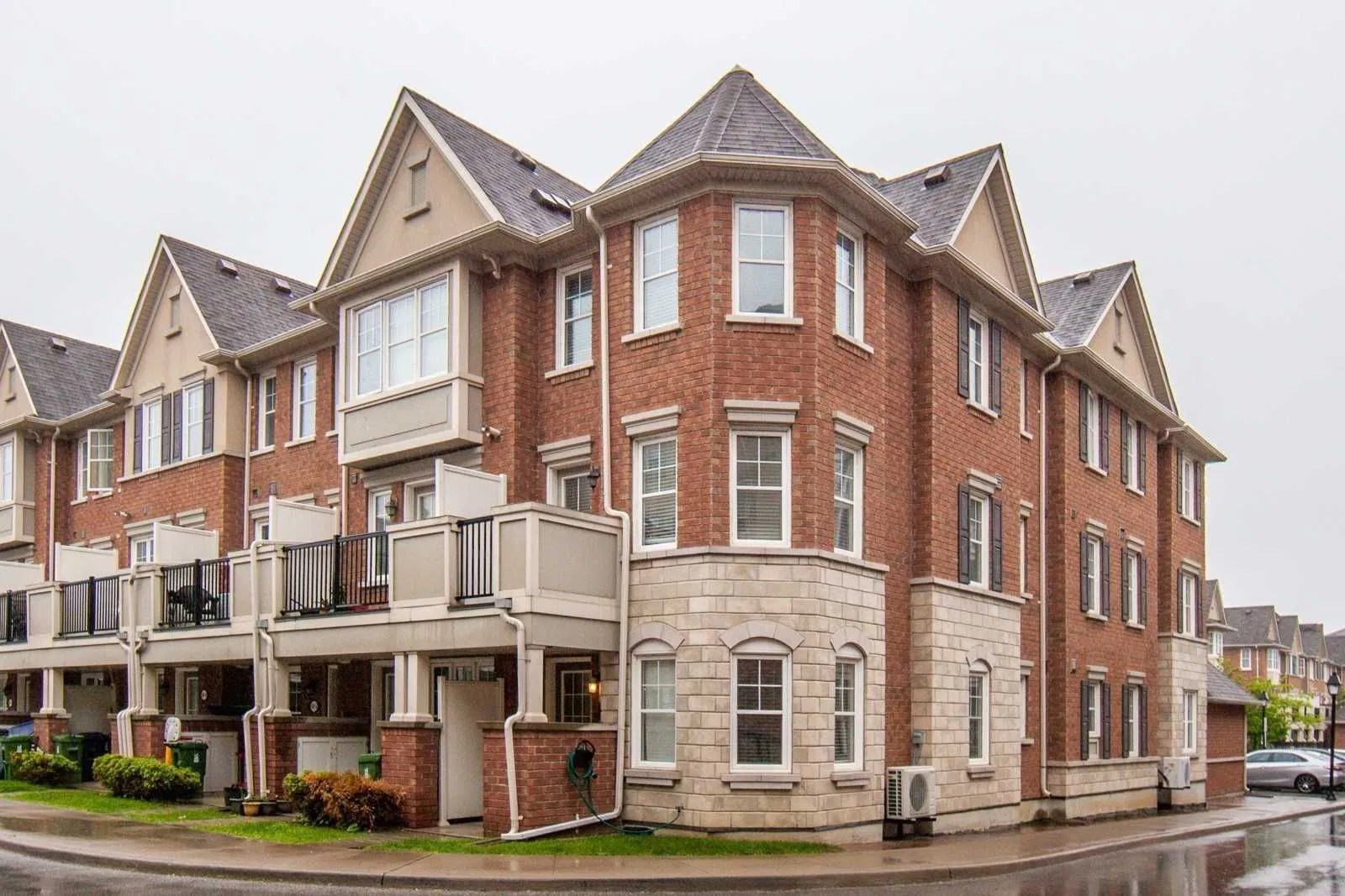 50 Mendelssohn St Summerside I Condo Townhomes 3 Beds 2 Baths