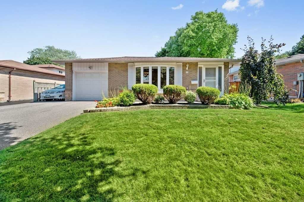 25 Keeler Blvd 3 Beds + 3 4 Baths