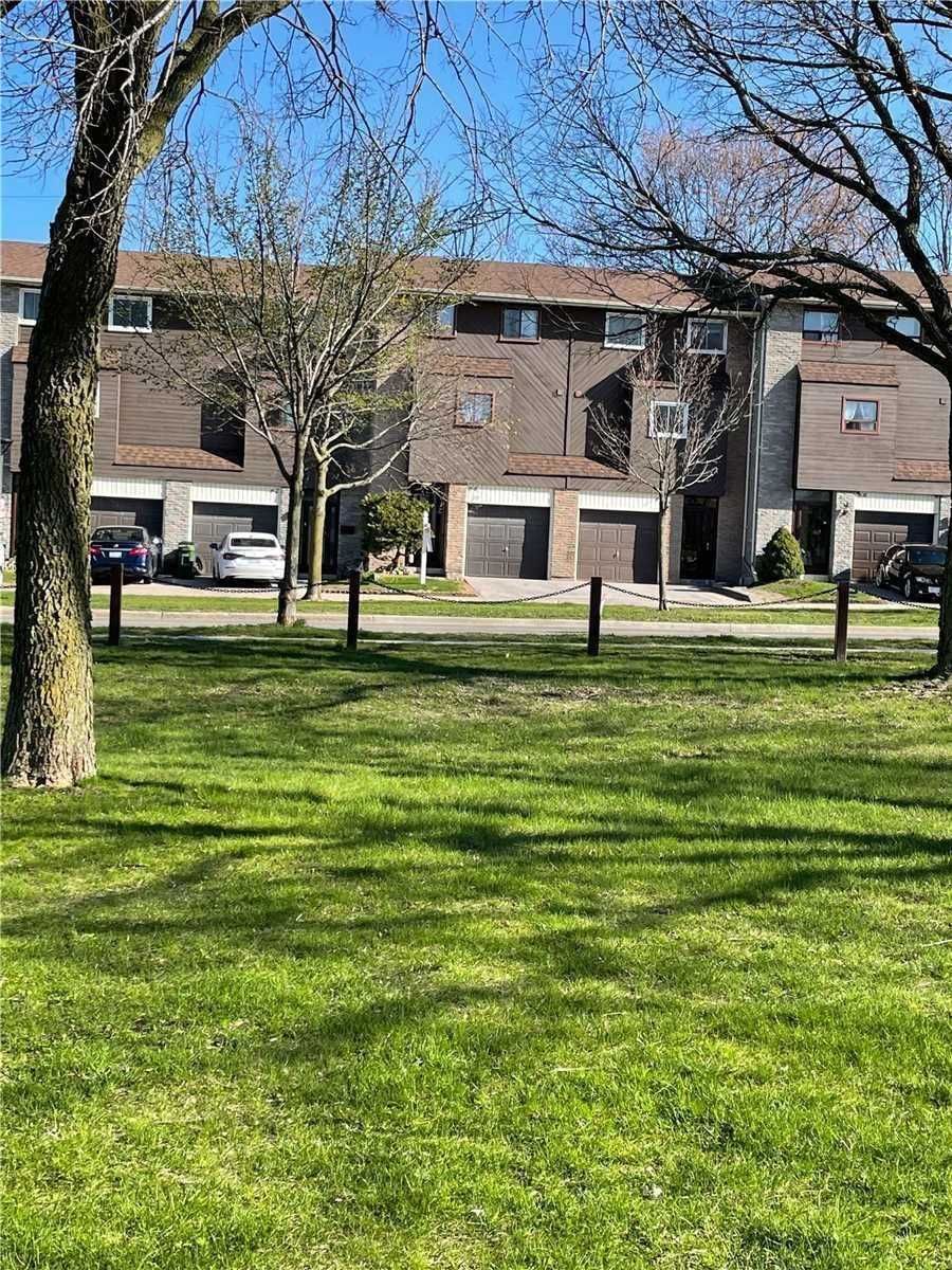 351 Military Tr 351 Military Trail Townhomes 3 Beds + Den 3 Baths