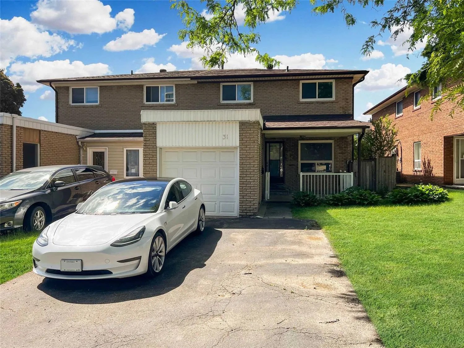 31 Invergordon Ave 3 Beds + 3 2 Baths