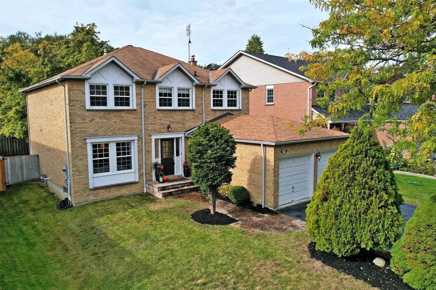 276 Friendship Ave 4 Beds 3 Baths strata.ca