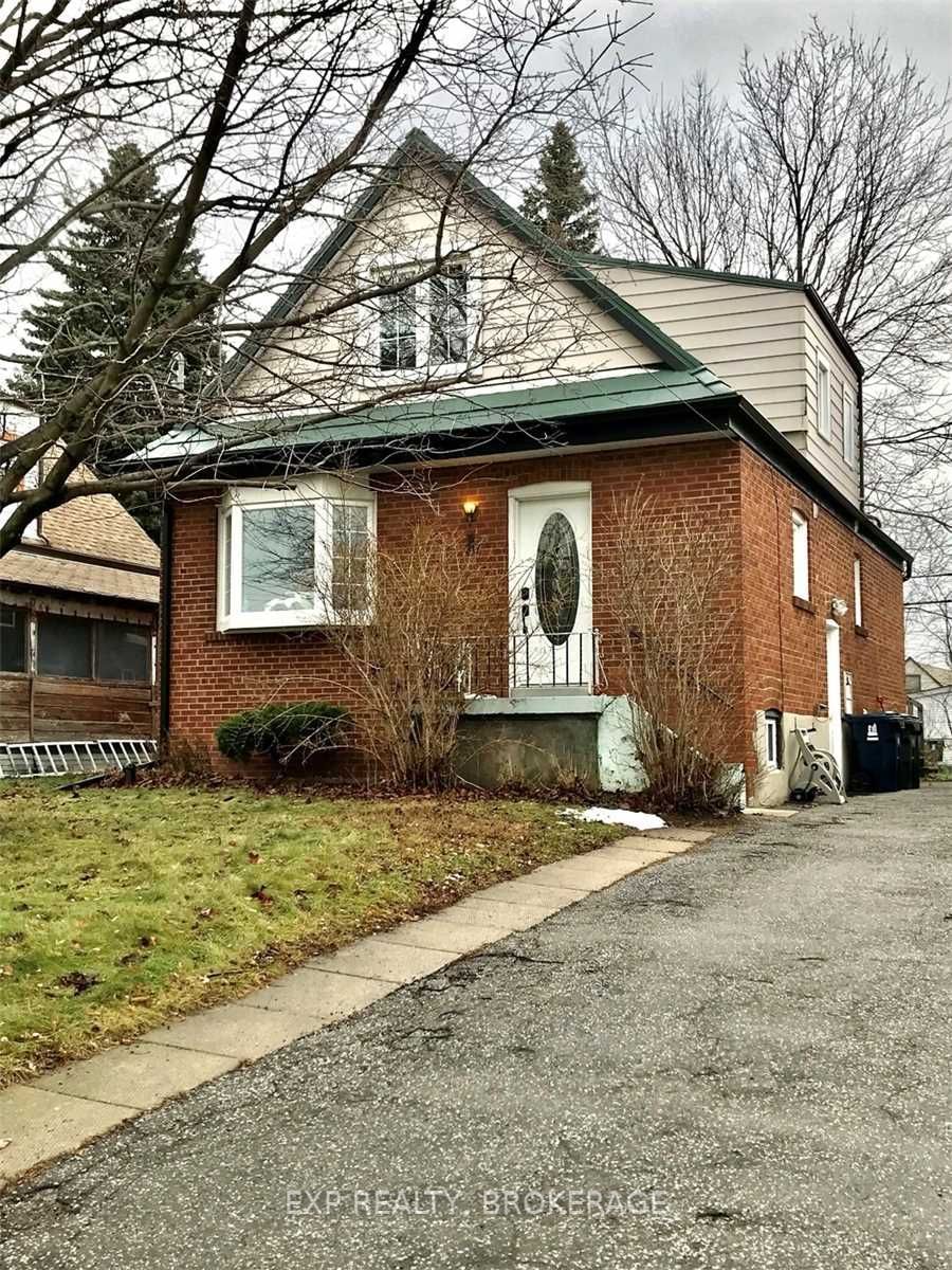 15 Radnor Ave 3 Beds + 1 3 Baths strata.ca