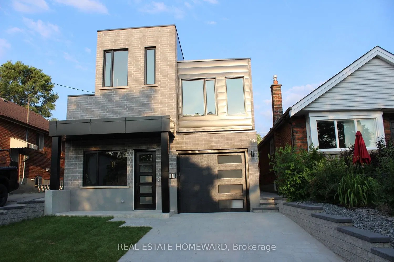 10 Roblin Ave 4 Beds + 1 5 Baths