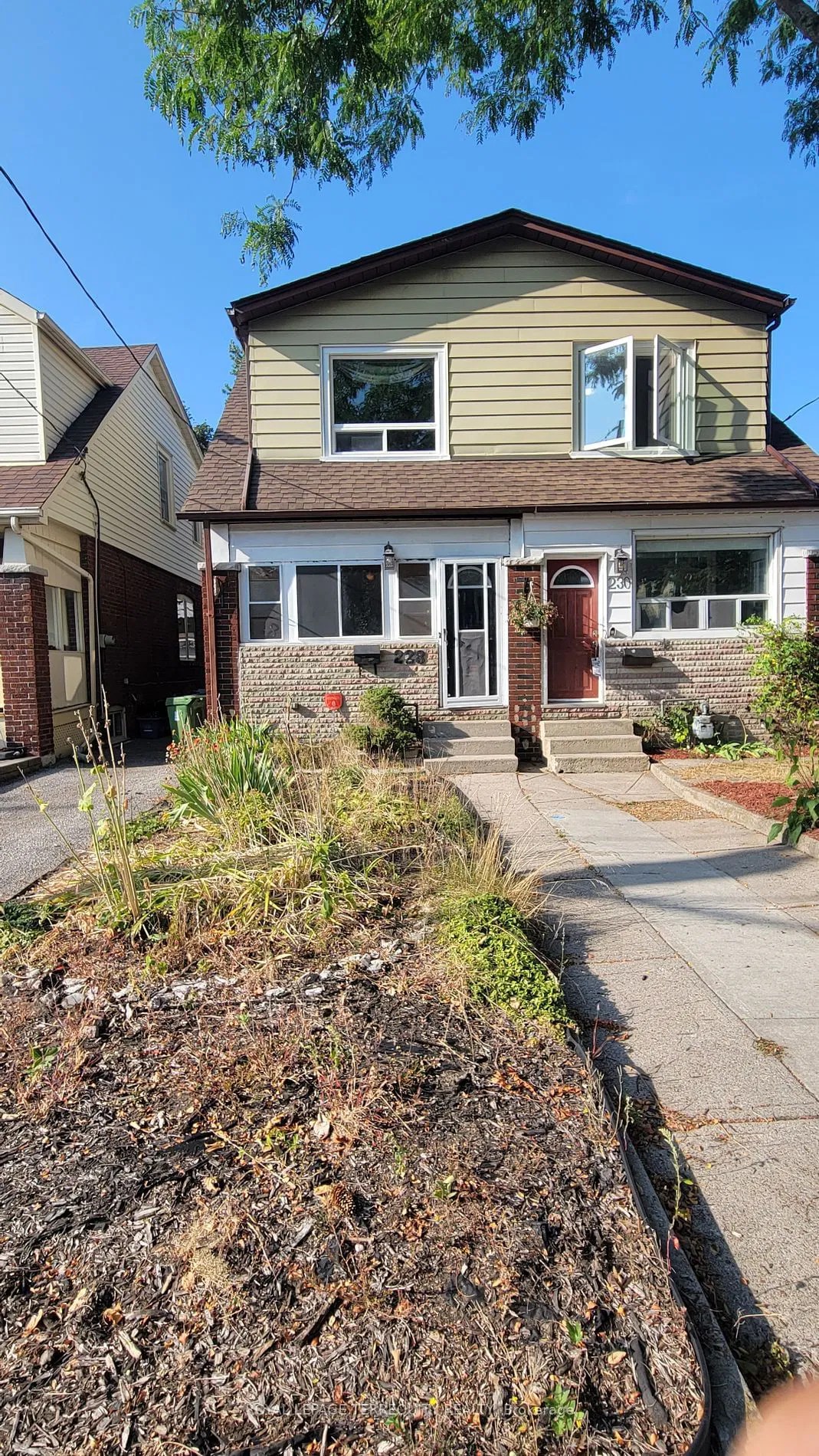 228 Queensdale Ave 3 Beds + 1 2 Baths