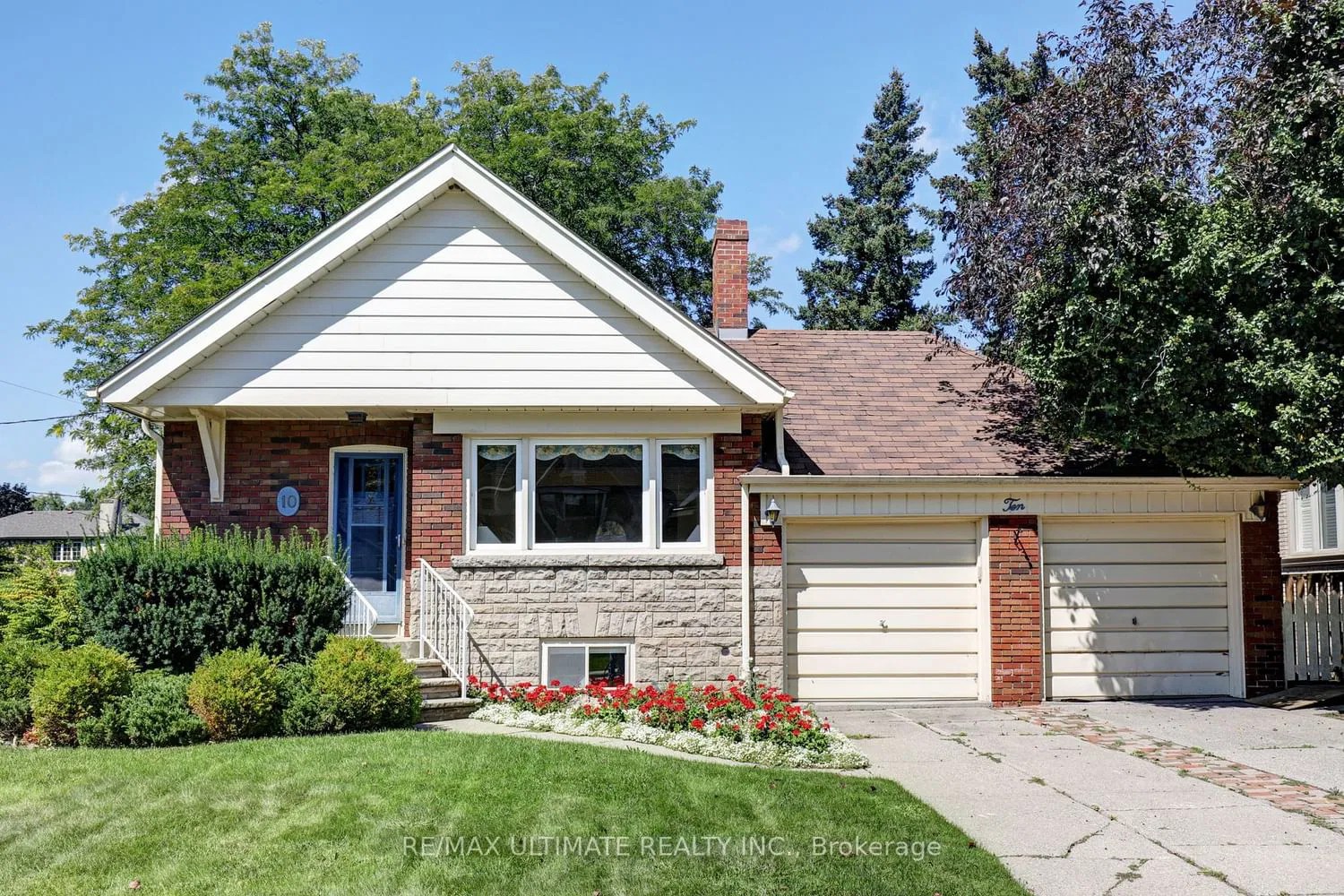 10 Parkview Hill Cres 3 Beds + 1 2 Baths