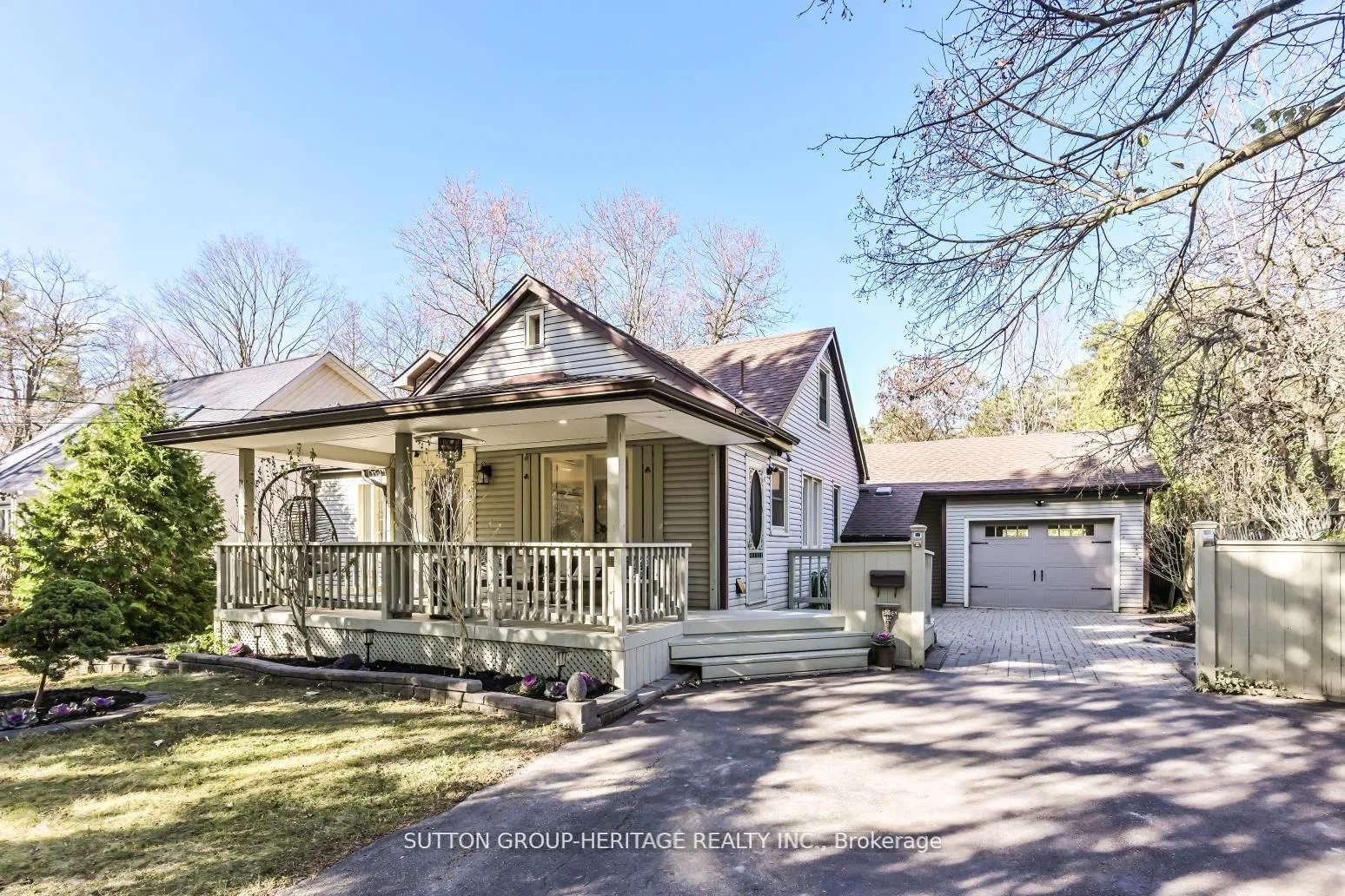 50 Twyn Rivers Dr 3 Beds + 2 2 Baths