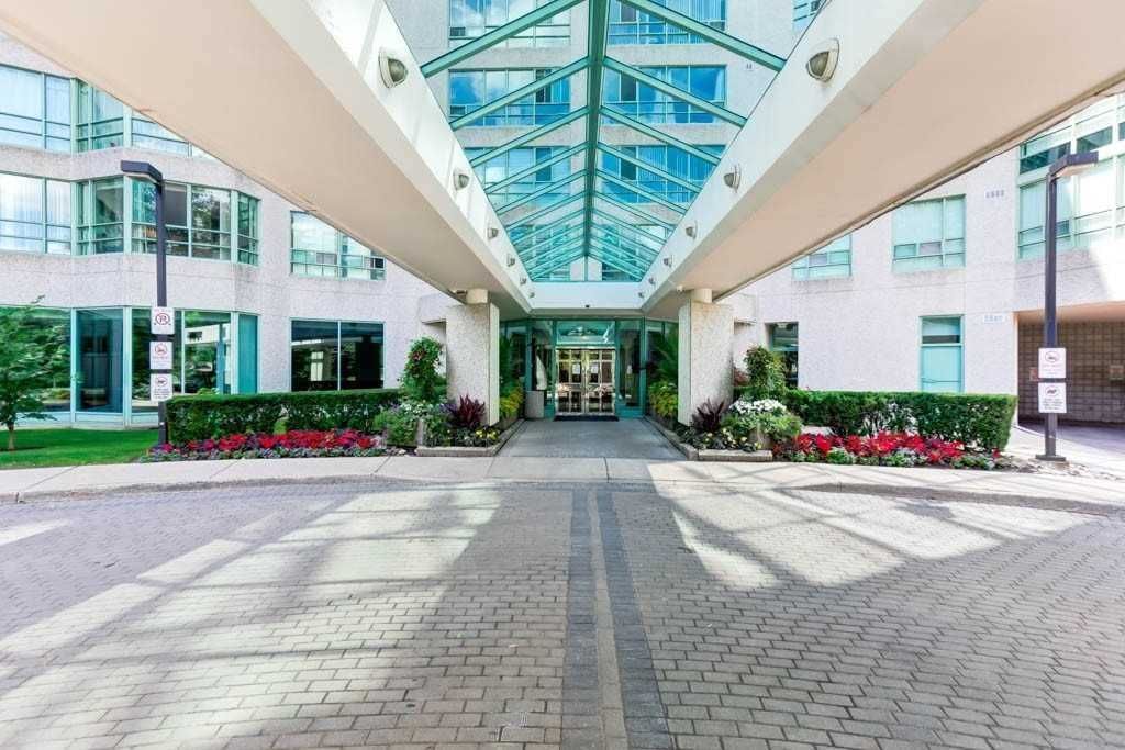 7805 Bayview Ave The Landmark of Thornhill Condos 2 Beds + 1 2 Baths Unit 220