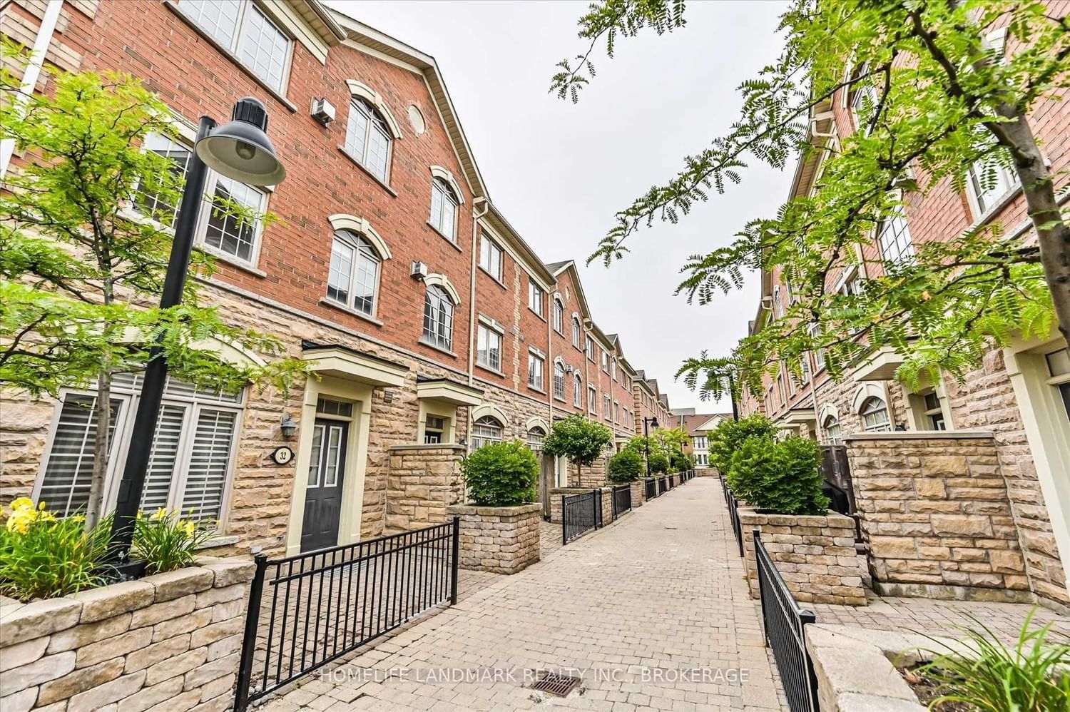 8 Brighton Pl 8 Brighton Place Townhomes 3 Beds 3 Baths Unit 32
