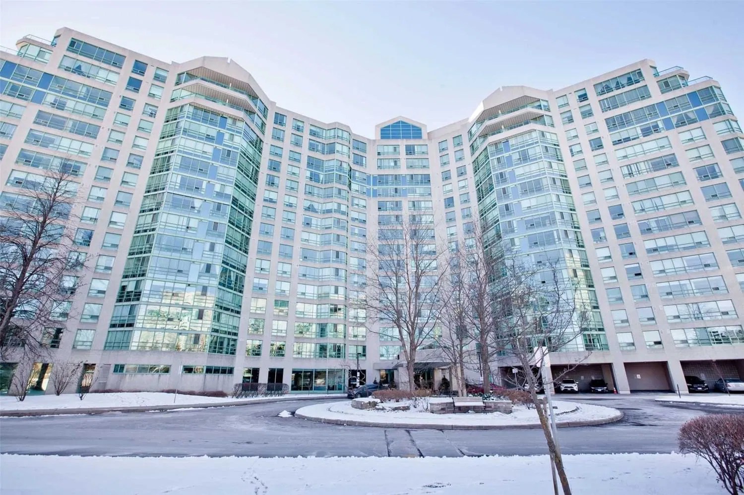 7805 Bayview Ave The Landmark of Thornhill Condos 2 Beds + 1 2 Baths Unit 1315