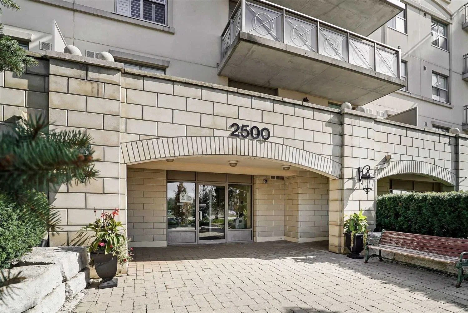 2500 Rutherford Rd Villa Giardino V Condos 2 Beds 2 Baths Unit 113