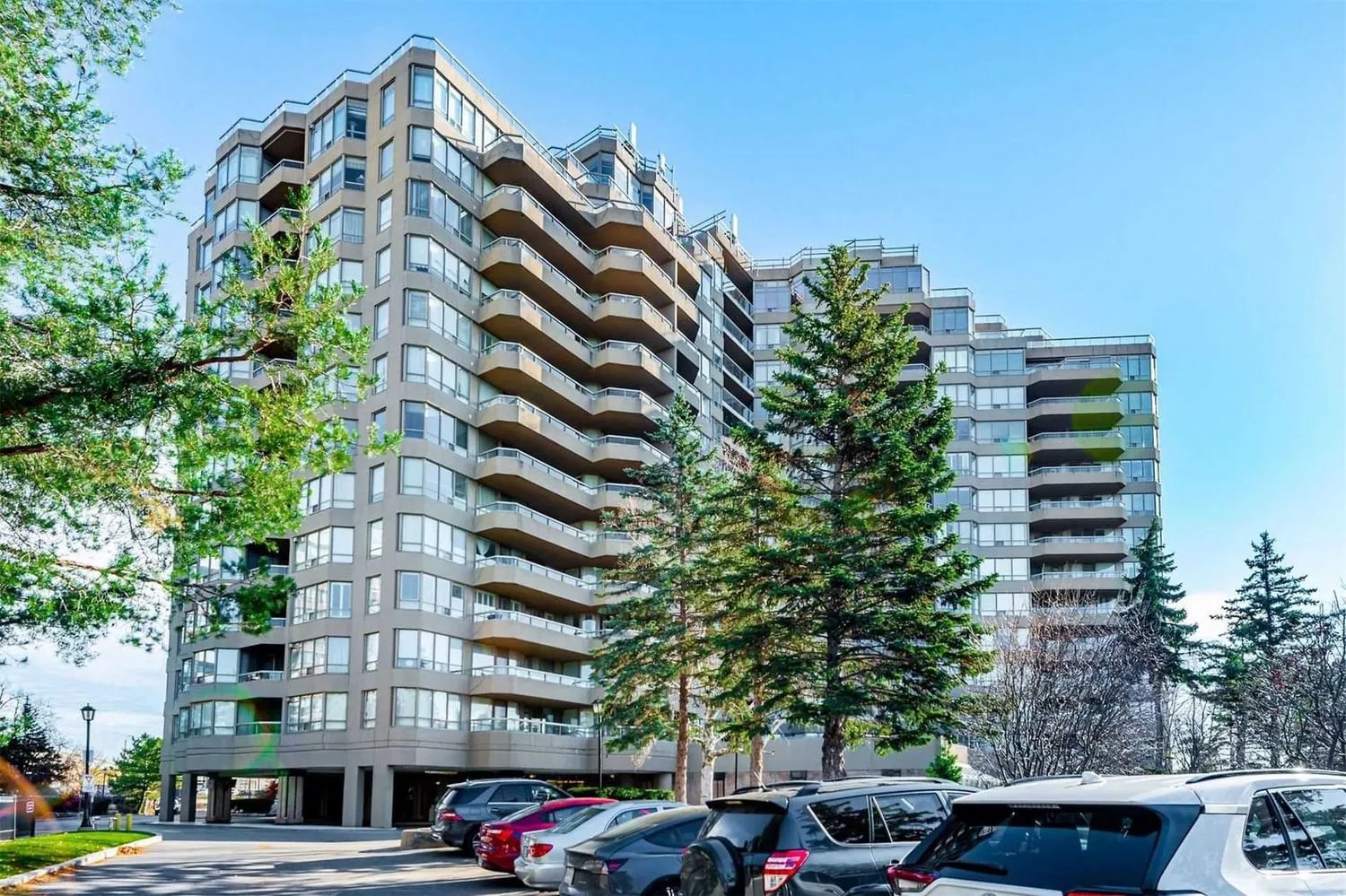 610 Bullock Dr Hunt Club Condos 2 Beds + 1 2 Baths Unit 413