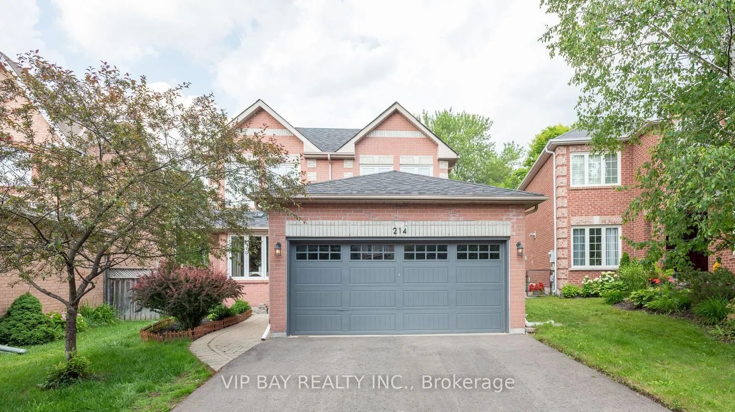 214 Dawlish Ave 3 Beds + 1 4 Baths