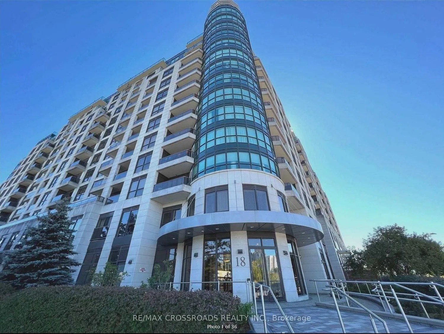 18 Harding Blvd The Richmonde Condos 2 Beds + Den 2 Baths Unit 304 Listed For Rent