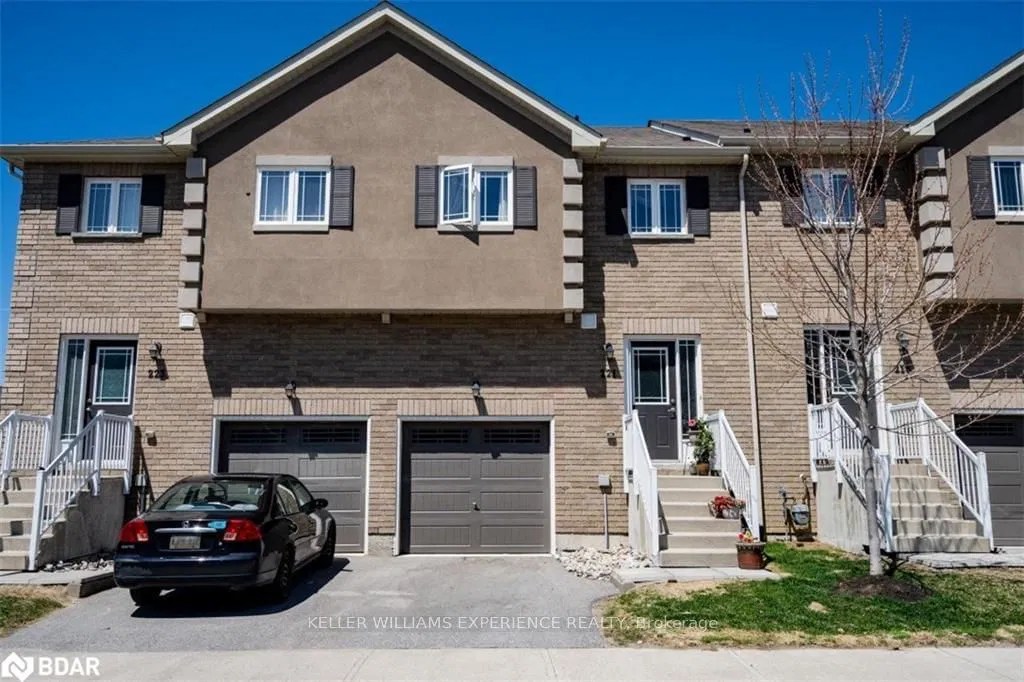 221 Harvie Rd 3 Beds + 1 4 Baths strata.ca