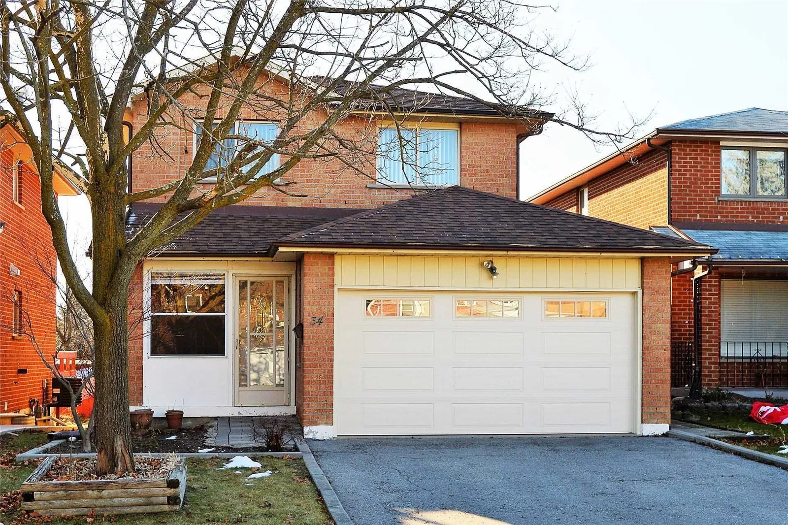 34 Peggy Crt 4 Beds + 1 2 Baths