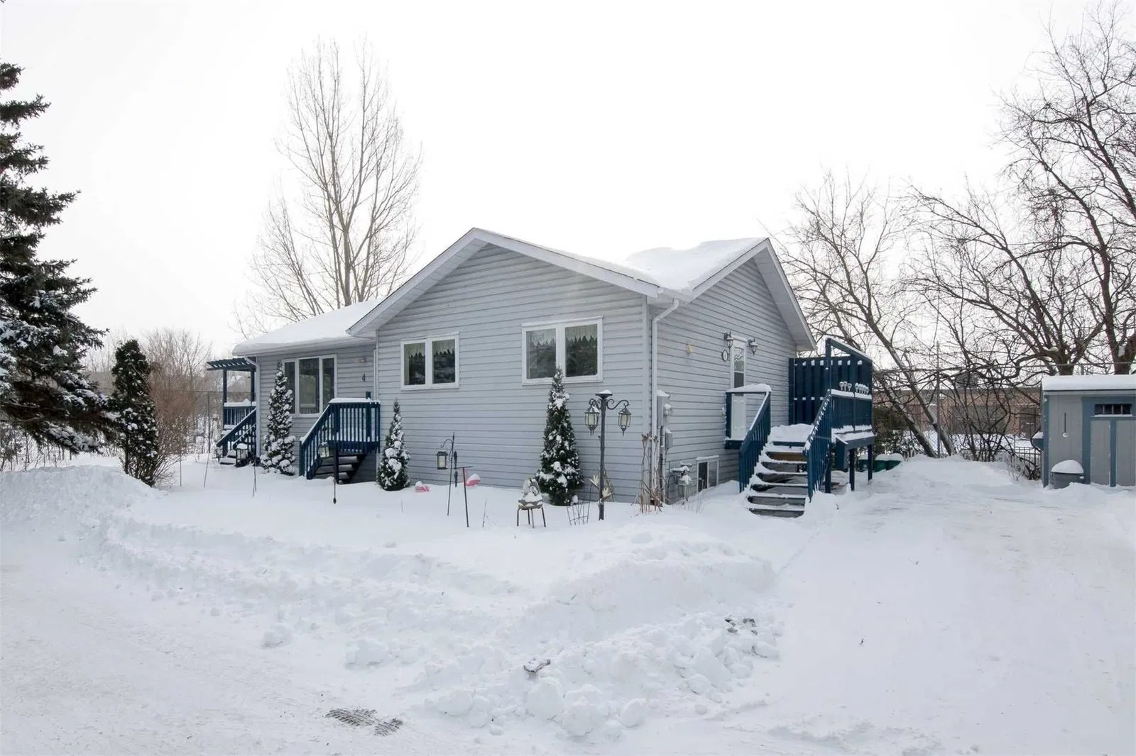 4 Gifford St 3 Beds + 1 1 Bath