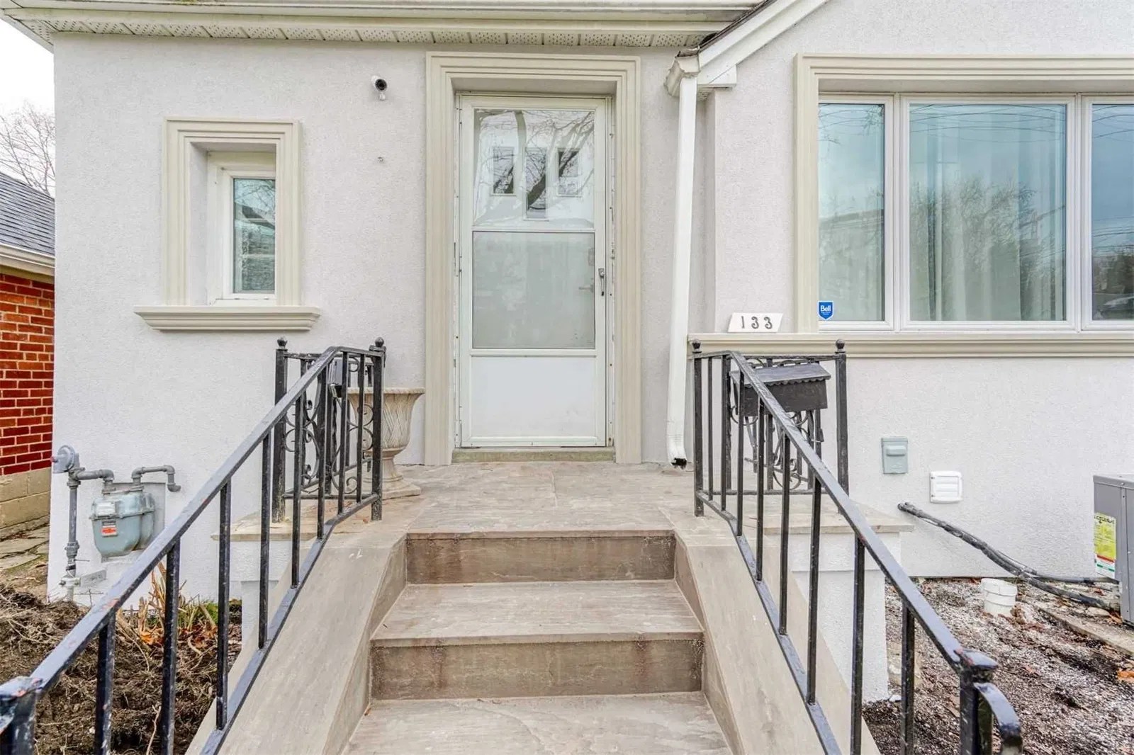 133 Meadowvale Dr 3 Beds + 3 3 Baths