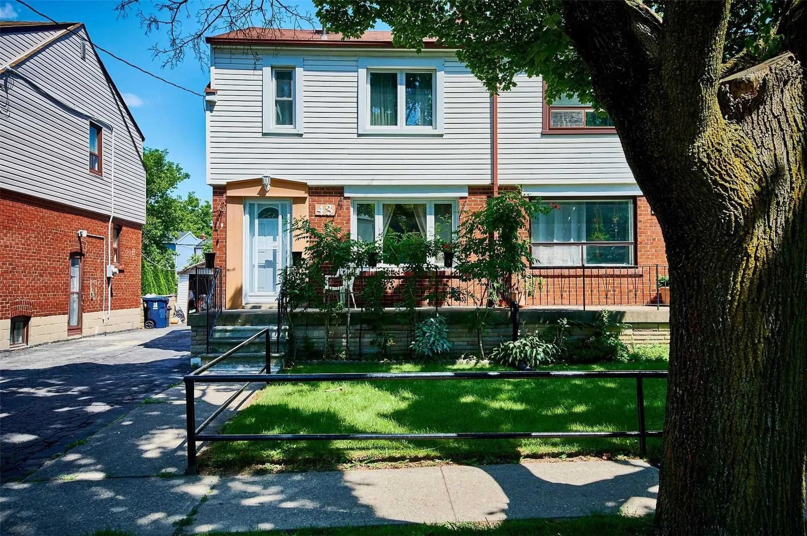 43 Dayton Ave 3 Beds 2 Baths