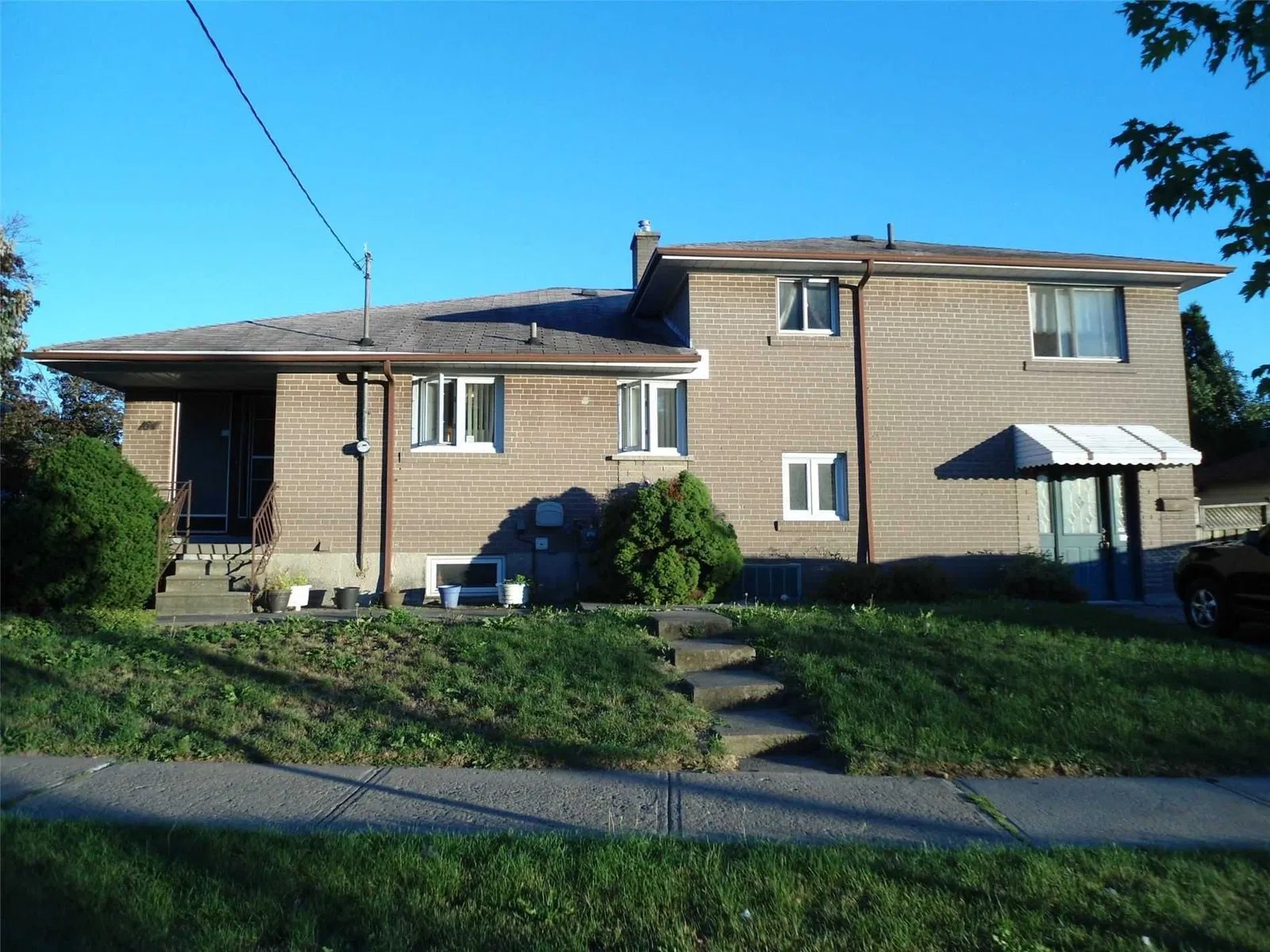 64 Gambello Cres 3 Beds 2 Baths