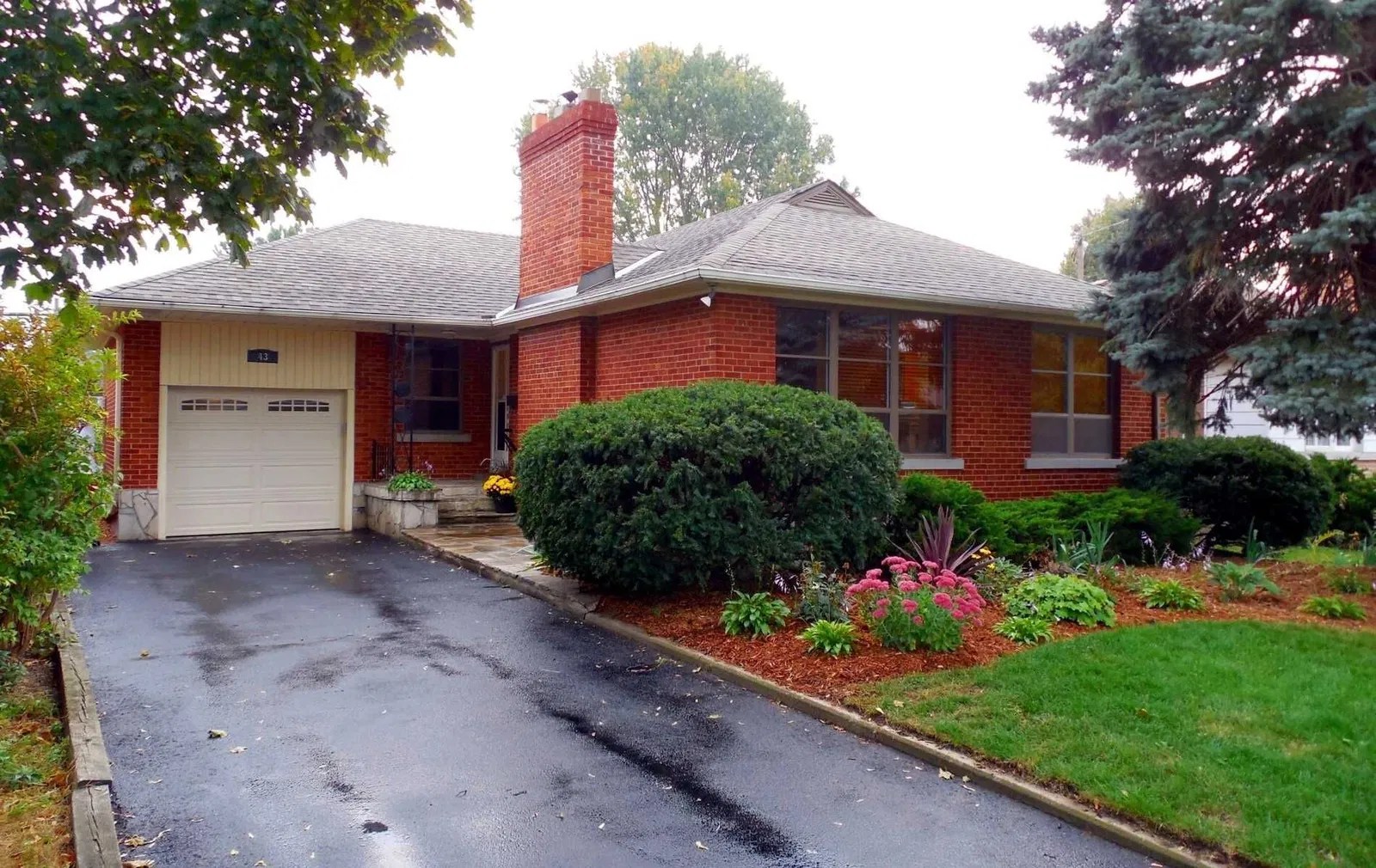 43 Saybrook Ave 3 Beds 2 Baths